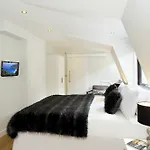Red Lion Court By City2Stay