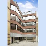 Red Lion Court By City2Stay