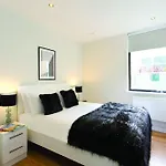 Red Lion Court By City2Stay