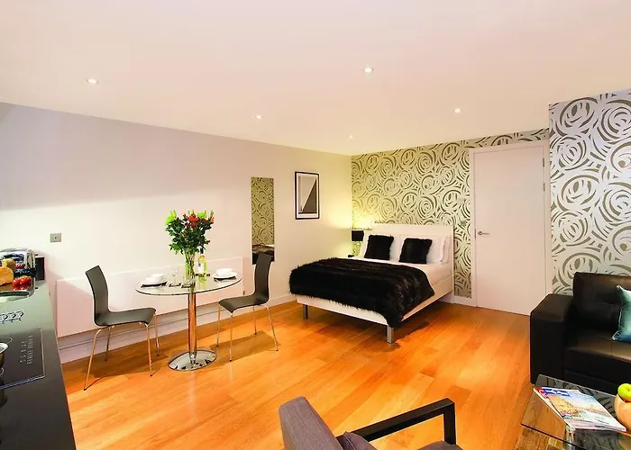 Red Lion Court By City2Stay