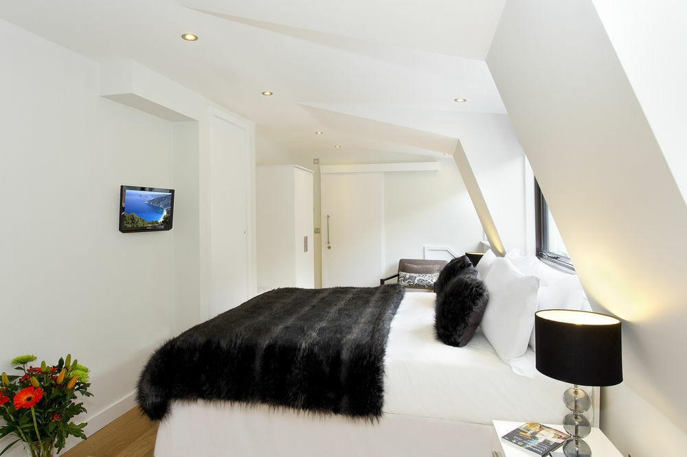 Red Lion Court By City2stay Hotel 4*