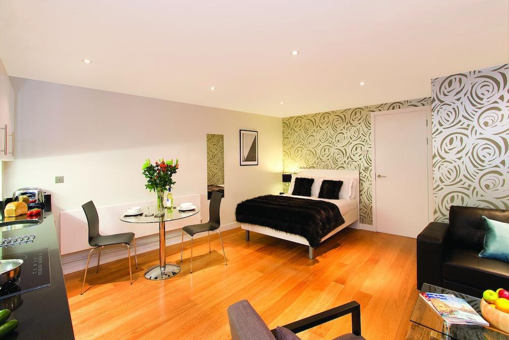 Red Lion Court By City2stay Londra